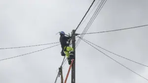 E-Redes compte 76 mille clients sans électricité à 08h00.
