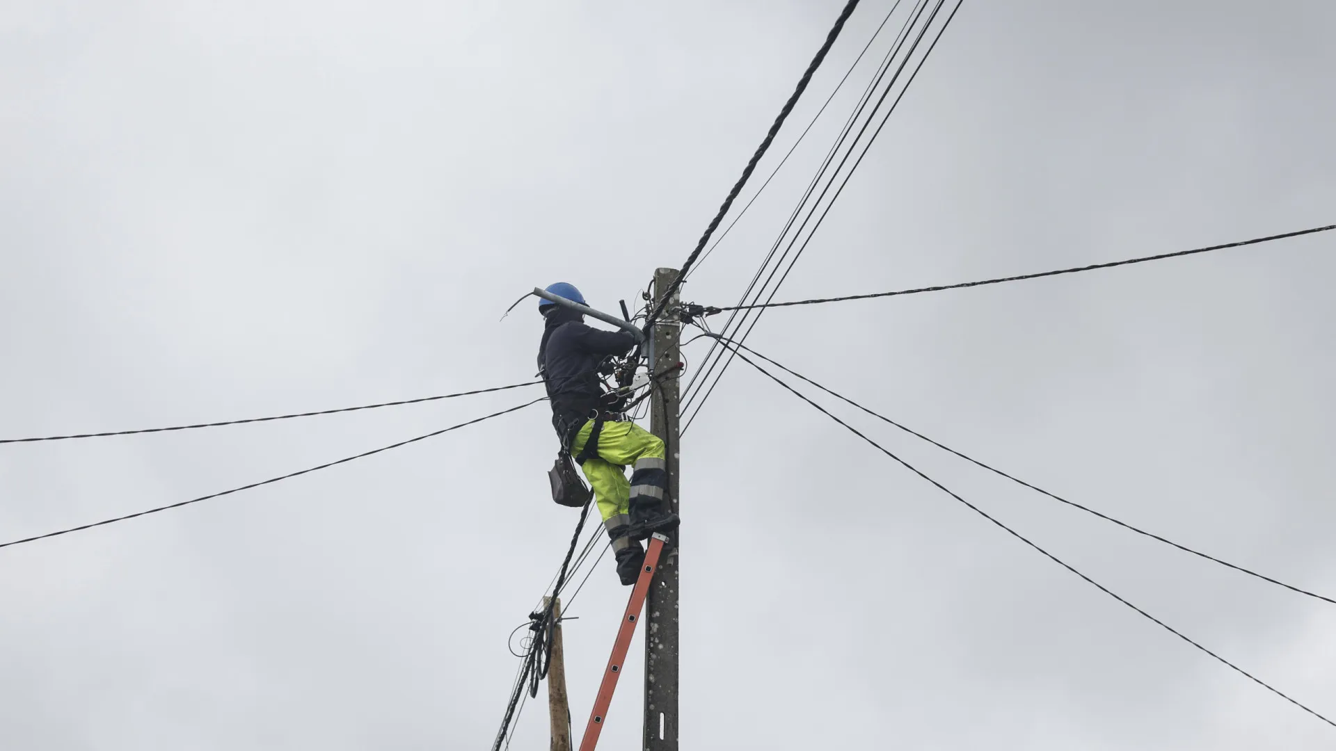 E-Redes compte 76 mille clients sans électricité à 08h00.
