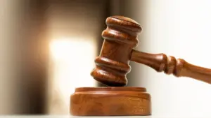 EDP/CMEC. Les défenses allèguent que le ministère public n'a pas mis à disposition toutes les preuves.