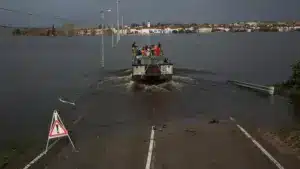 EN DIRECT : Coimbra pourrait devoir évacuer 9 000 personnes ; Trains suspendus