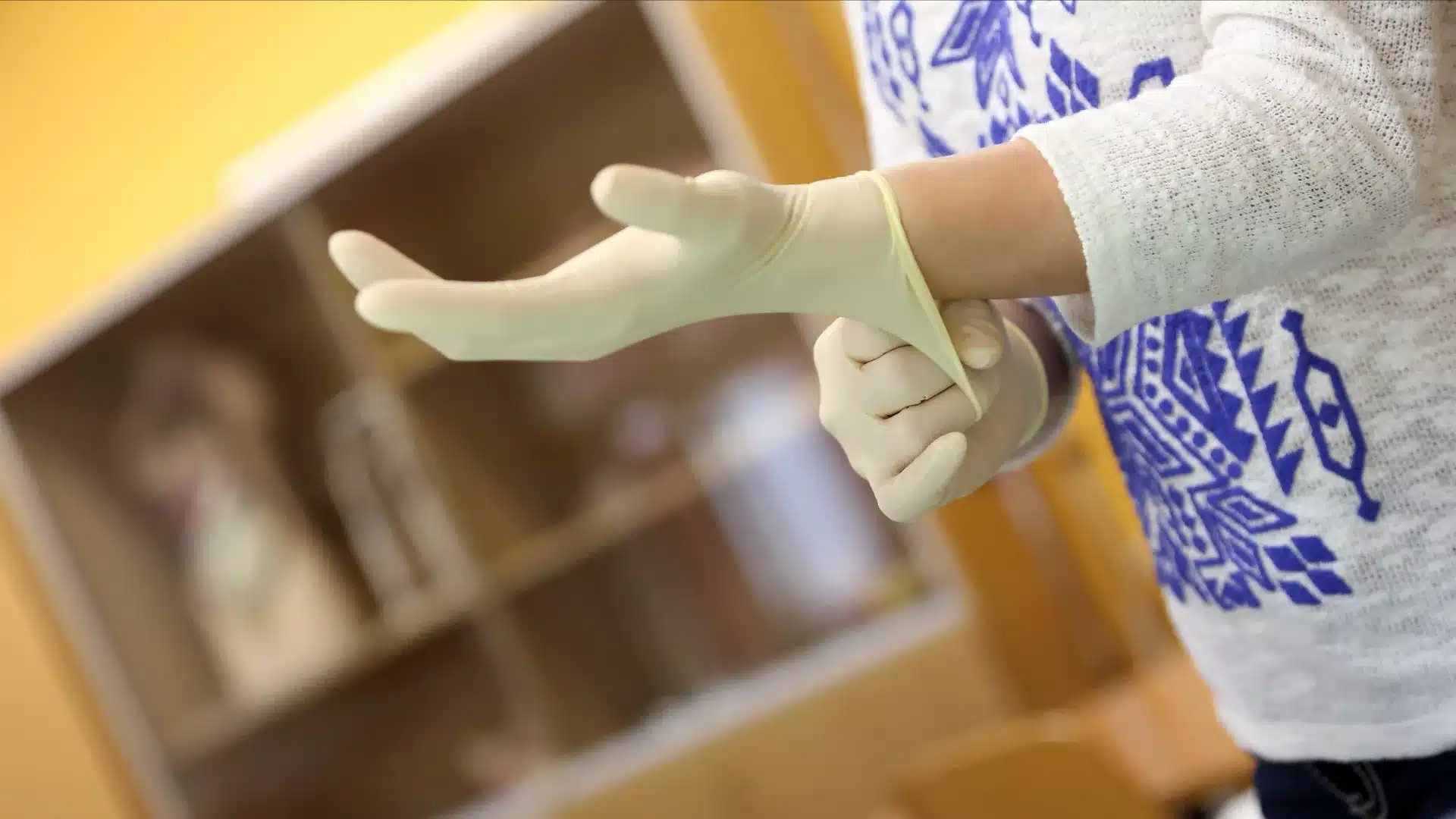 Enquête sur une infirmière soupçonnée d'agresser un patient dans une ambulance.