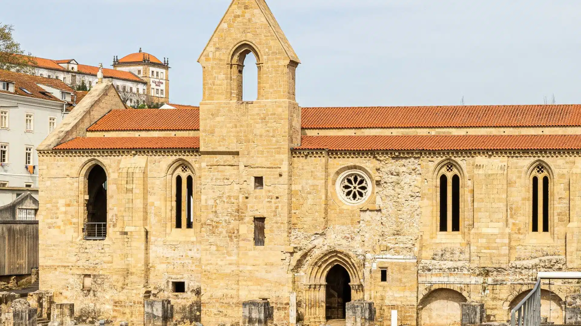Évaluation des dommages au monastère de Coimbra n'est possible qu'après la baisse du niveau de l'eau.
