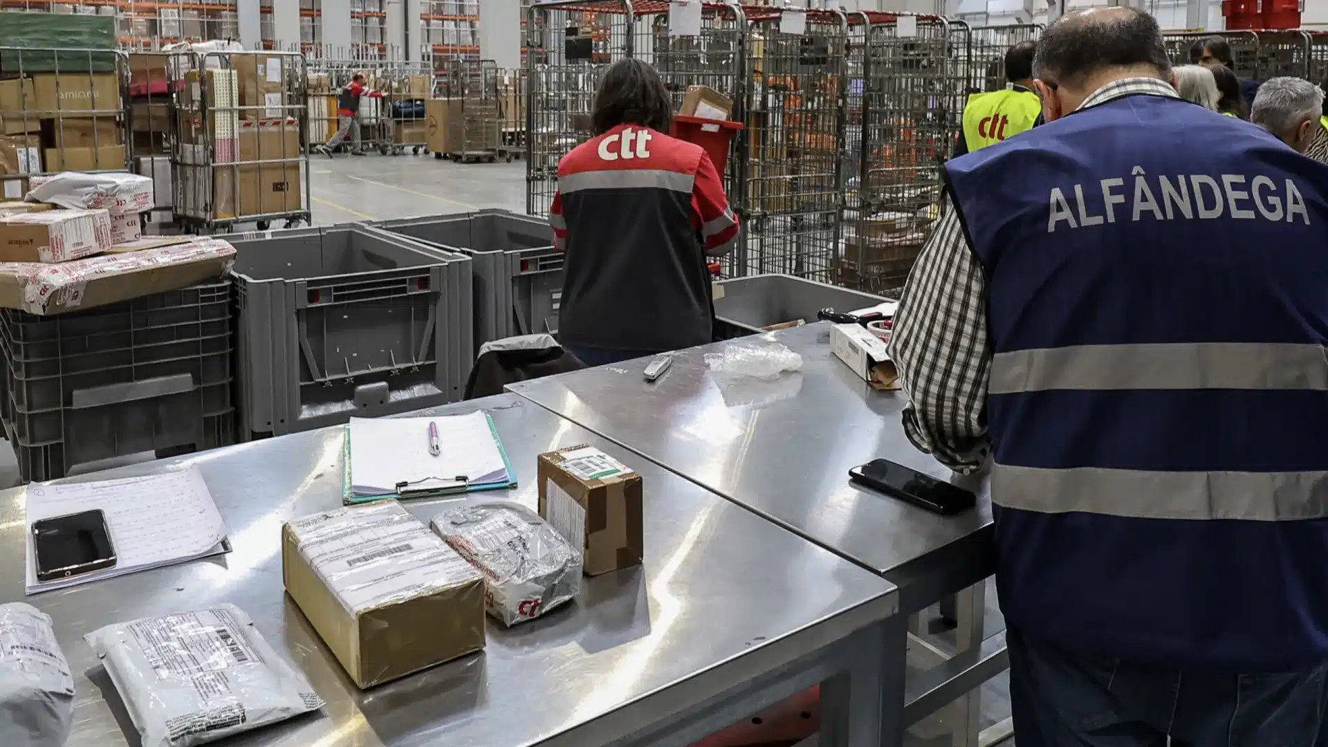 Faites-vous des achats en ligne ? La franchise prend fin pour les commandes jusqu'à 150 € (et il y a une nouvelle taxe).