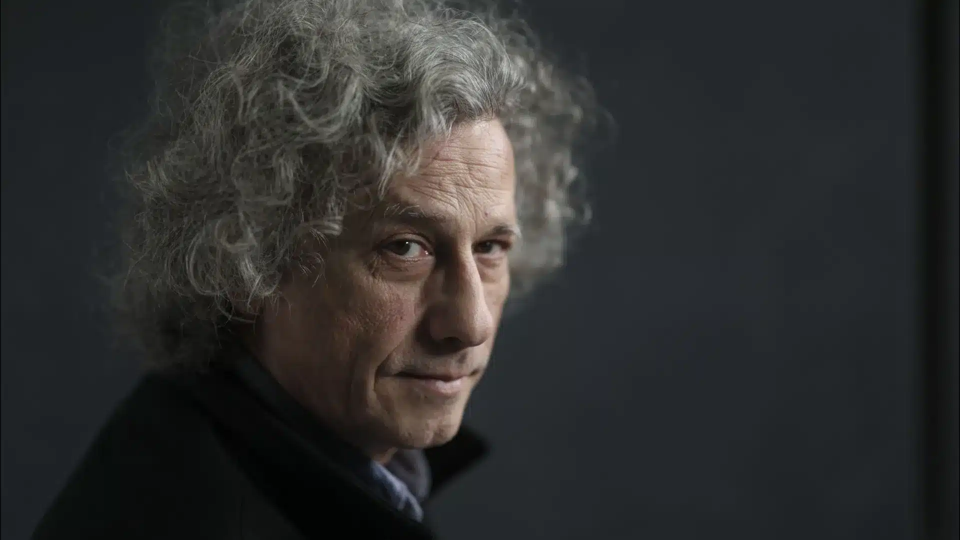 Gabriel Gomes fait ses débuts en solo avec "Uma História Assim" après 40 ans.