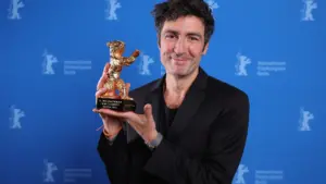 "Gelbe Briefe" du turco-allemand Ilke Çatar remporte l'Ours d'or