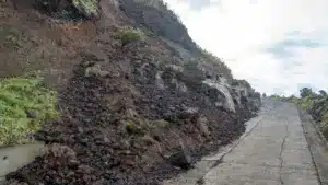 Glissement de terrain ? Voici les signes d'alerte et les précautions à prendre.