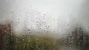 Groupes occidental et central des Açores sous alerte jaune en raison de la pluie.