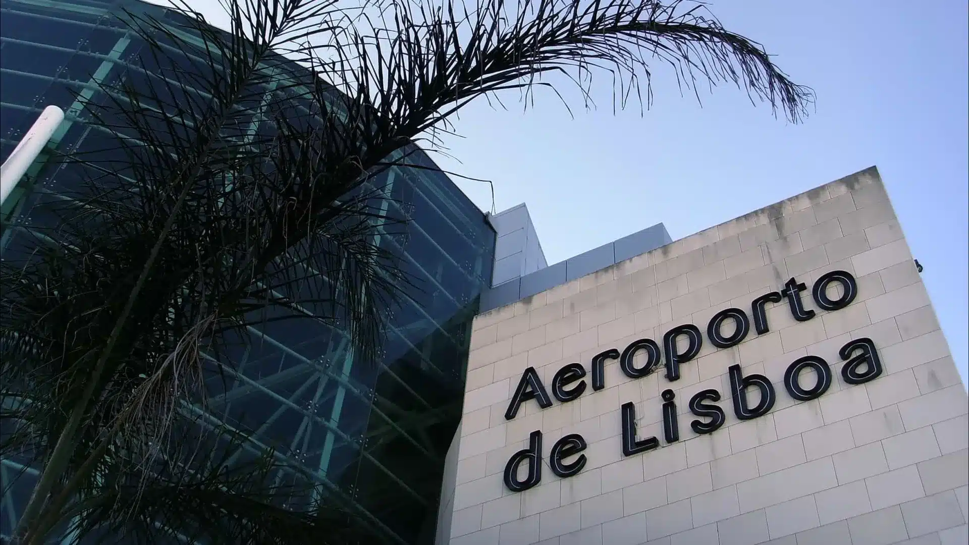 Homme recherché pour escroquerie au Venezuela arrêté à l'aéroport de Lisbonne