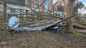 Il incombe aux collectivités locales de signaler les dommages dans les casernes de pompiers, déclare EM.