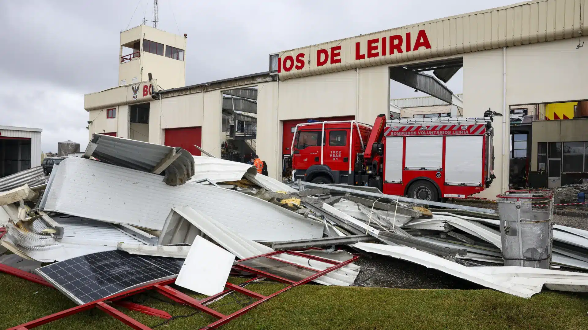 Il y a 17 corps de pompiers avec des casernes endommagées, déclare la Ligue.