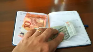 Il y a déjà des dates ! Découvrez quand vous allez payer la Sécurité Sociale en mars.