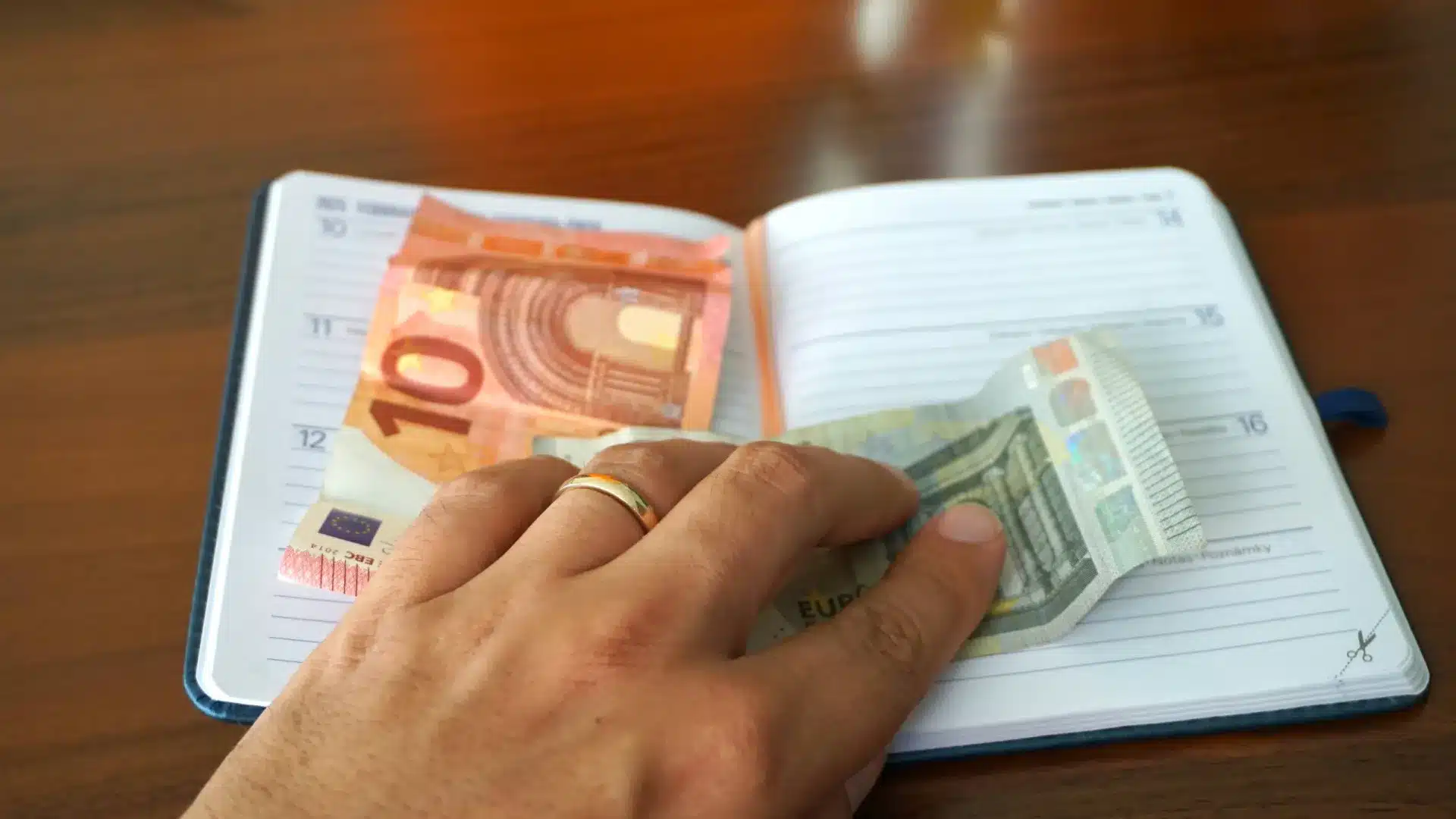 Il y a déjà des dates ! Découvrez quand vous allez payer la Sécurité Sociale en mars.