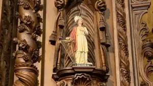 Ils attaquent une église et emportent une statue de sainte aux Açores. La police enquête.