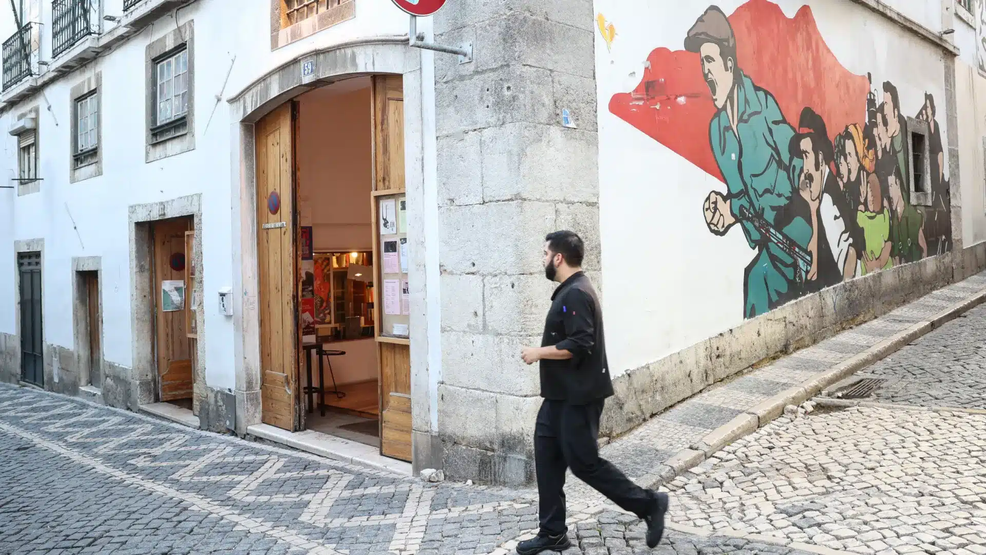 Incendie à la Galerie Zé dos Bois, dans le Bairro Alto à Lisbonne
