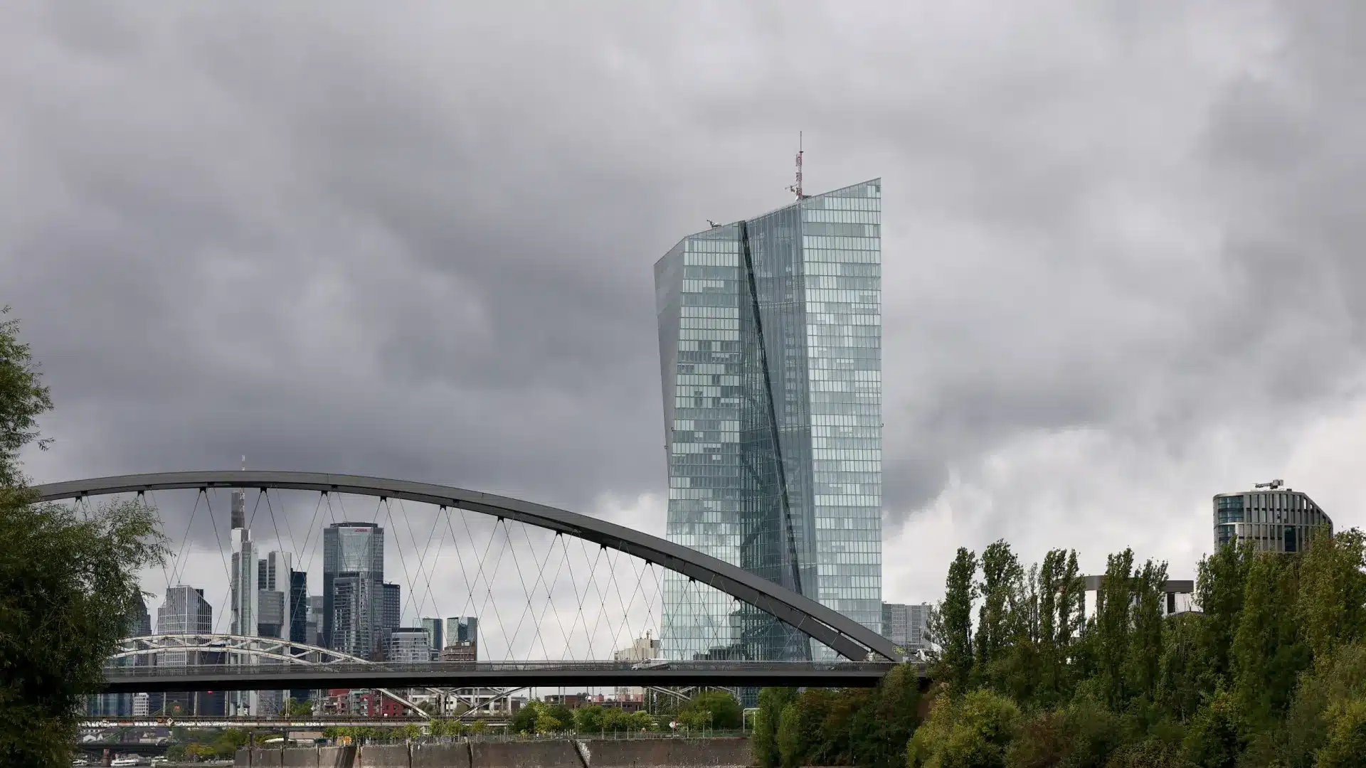 La BCE réduit les pertes de 83,5% à 1 300 millions en 2025.