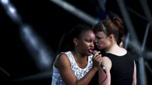 La chanteuse et activiste Selma Uamusse prête sa voix au livre audio de Mia Couto.