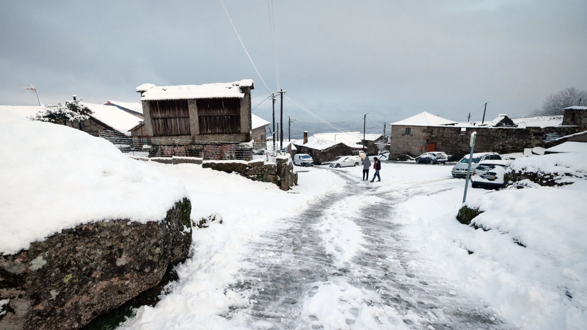 La chute de neige conditionne le transport scolaire à Vila Pouca de Aguiar.