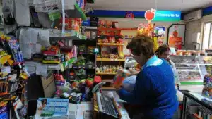 La confiance des consommateurs diminue en février et le climat économique augmente.