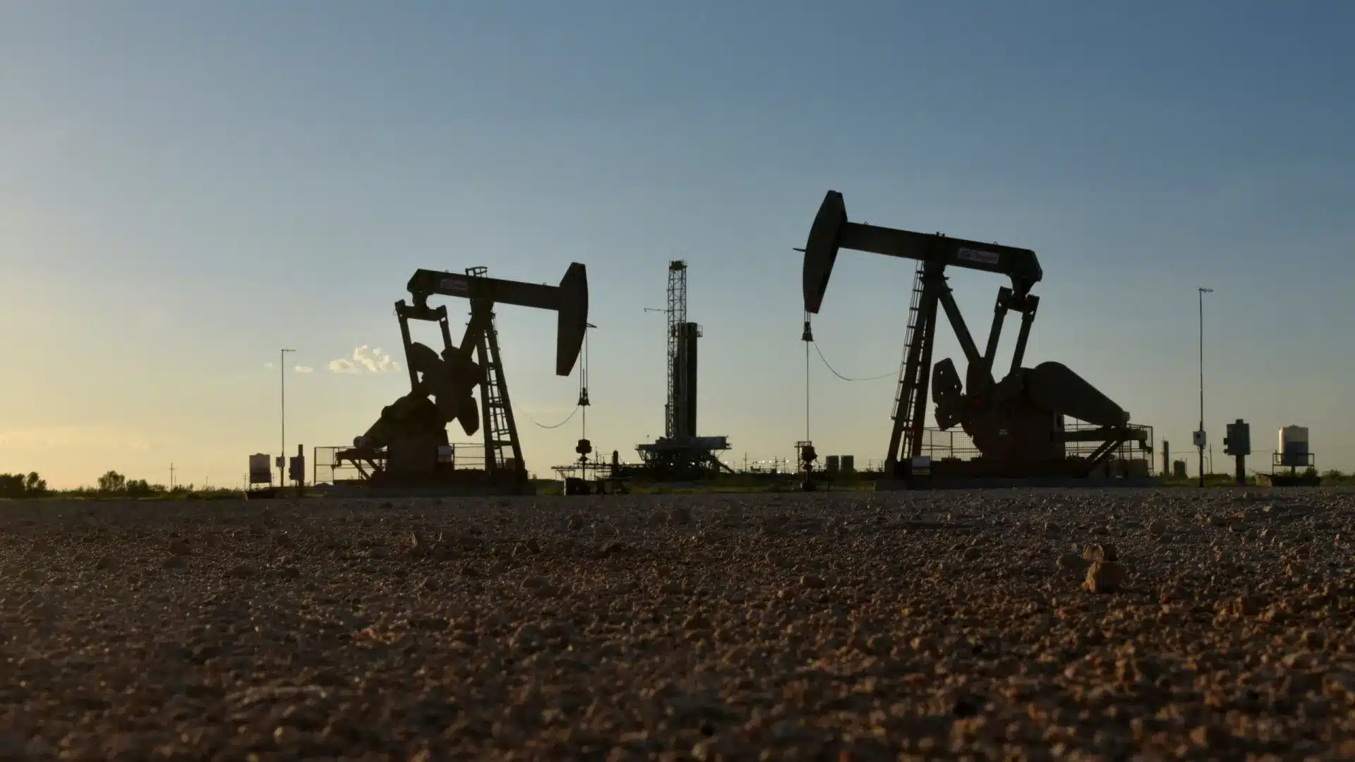 La cotation du Brent pour livraison en avril augmente de 4,35 % et dépasse les 70 dollars.