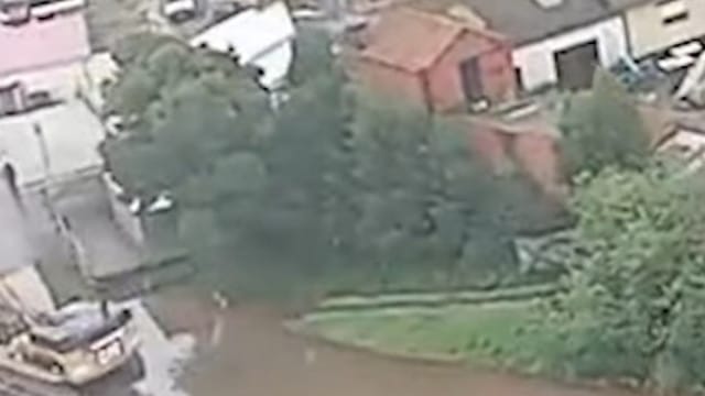 La Force aérienne montre de nouveau la zone inondée. "Engagés dans la surveillance"