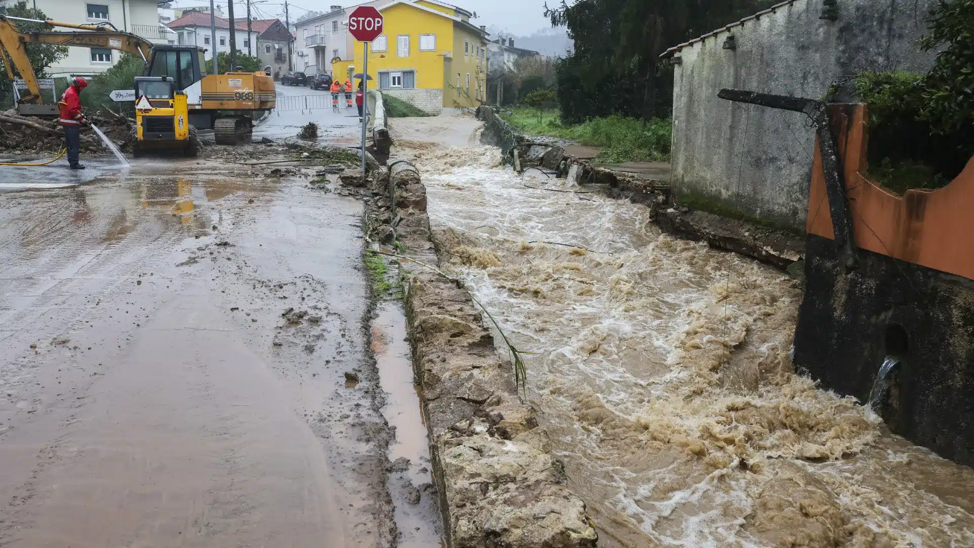 La mairie de Coimbra va évacuer environ 3 000 personnes en raison du risque d'inondation.