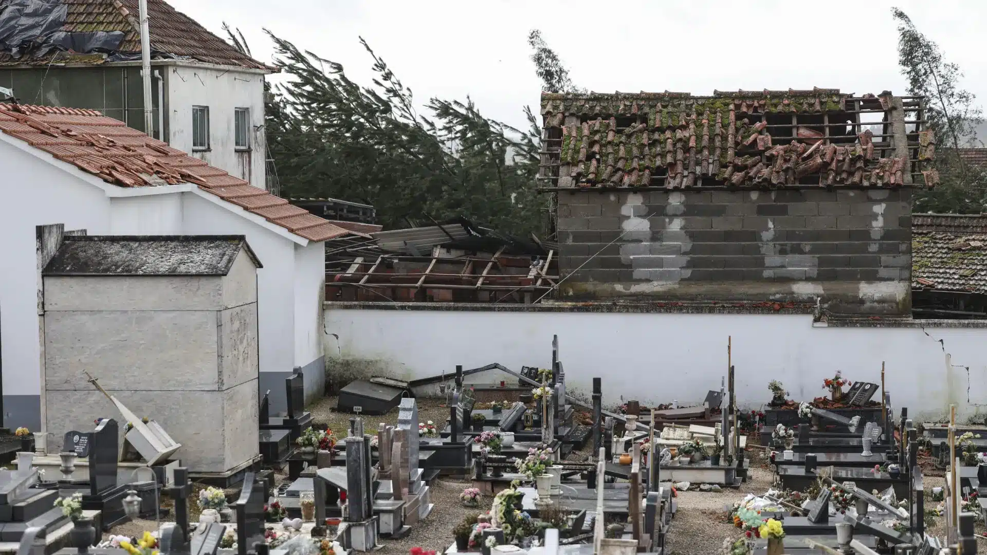 La mairie d'Ourém compte 10 000 maisons sans tuiles.