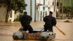 La marine a secouru 132 personnes isolées à cause des inondations.
