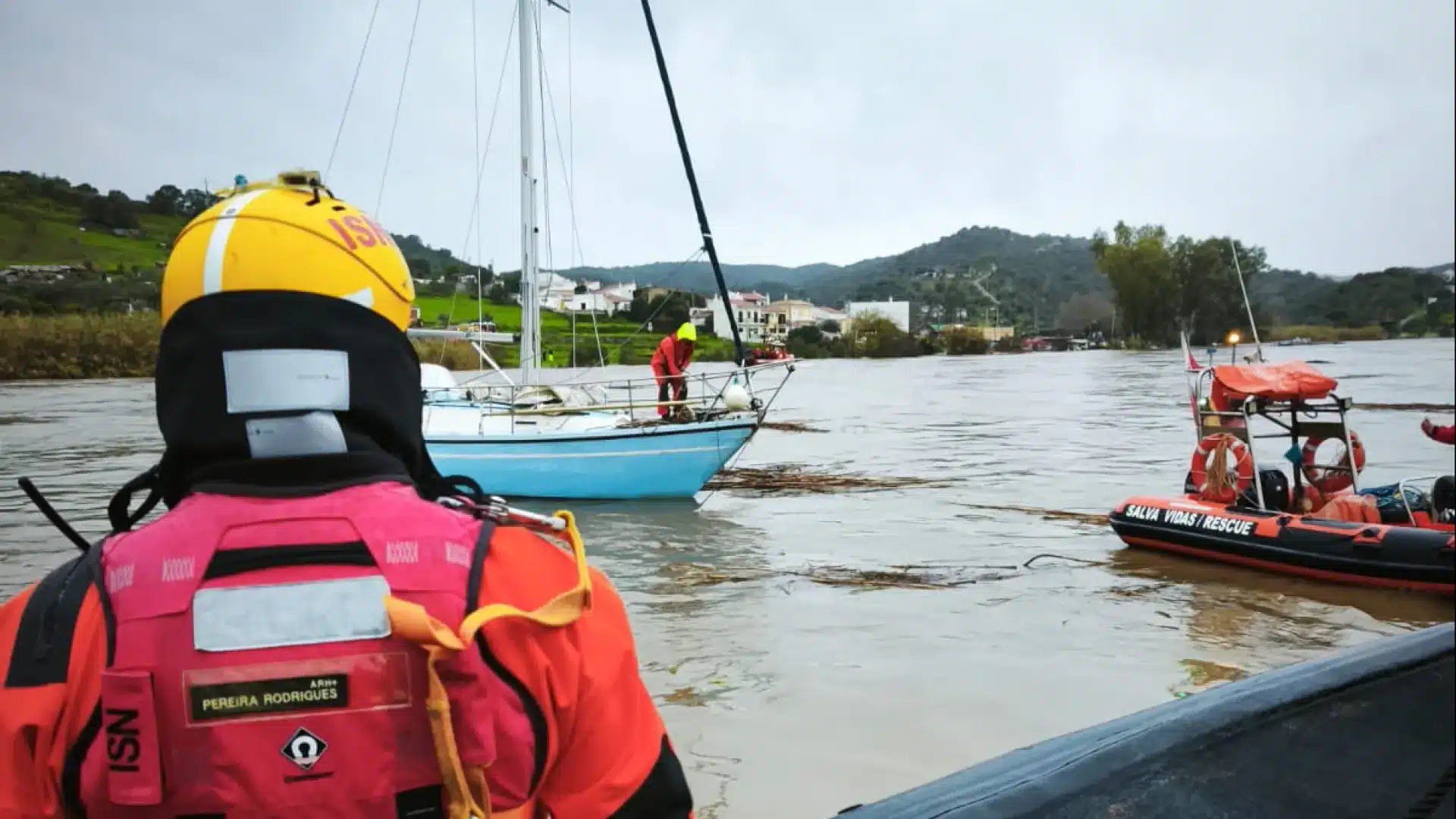 La Marine a secouru 83 personnes de plus en raison des inondations. Il y en a déjà 215.