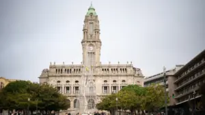 La municipalité procède à un nouveau contrôle d'une maison surpeuplée au centre de Porto.