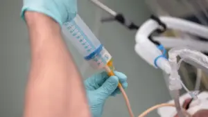 La participation de l'État à la nutrition entérique presque double.