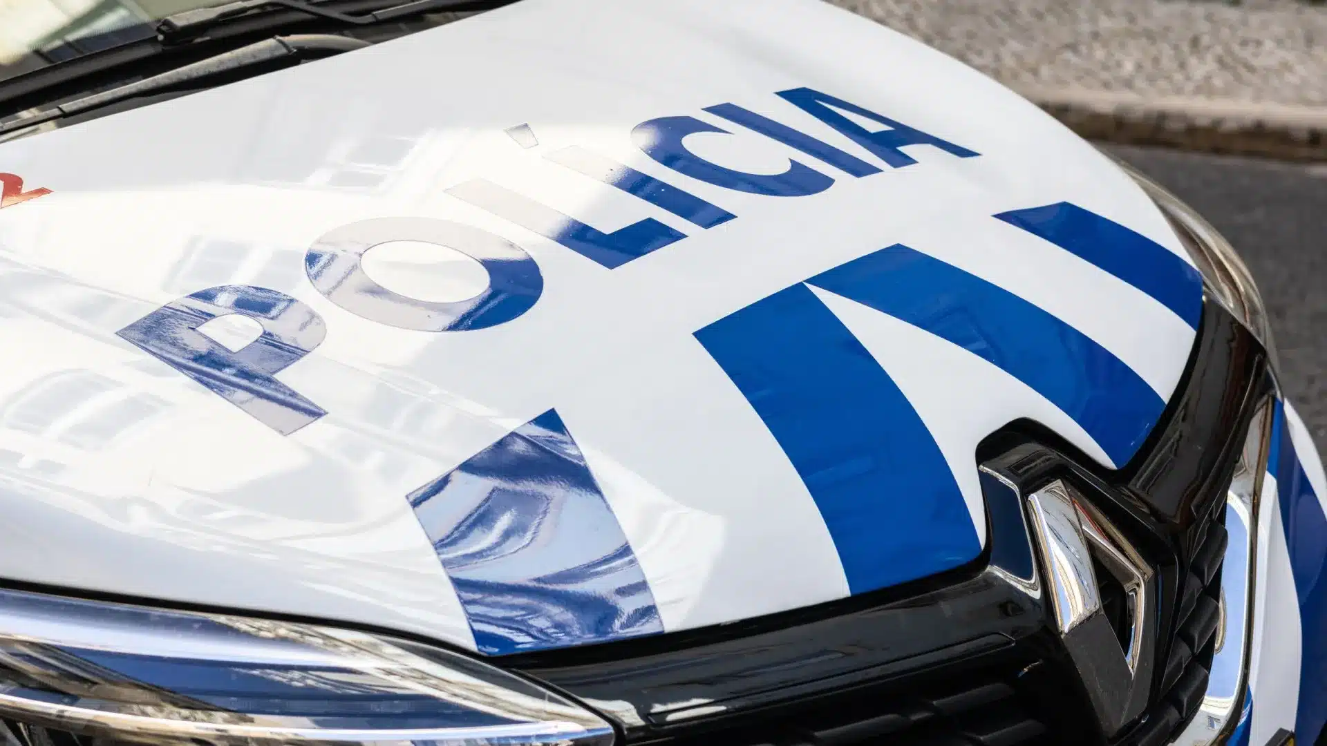 La PSP arrête un homme de 49 ans après une nuit de coups de feu contre deux véhicules.