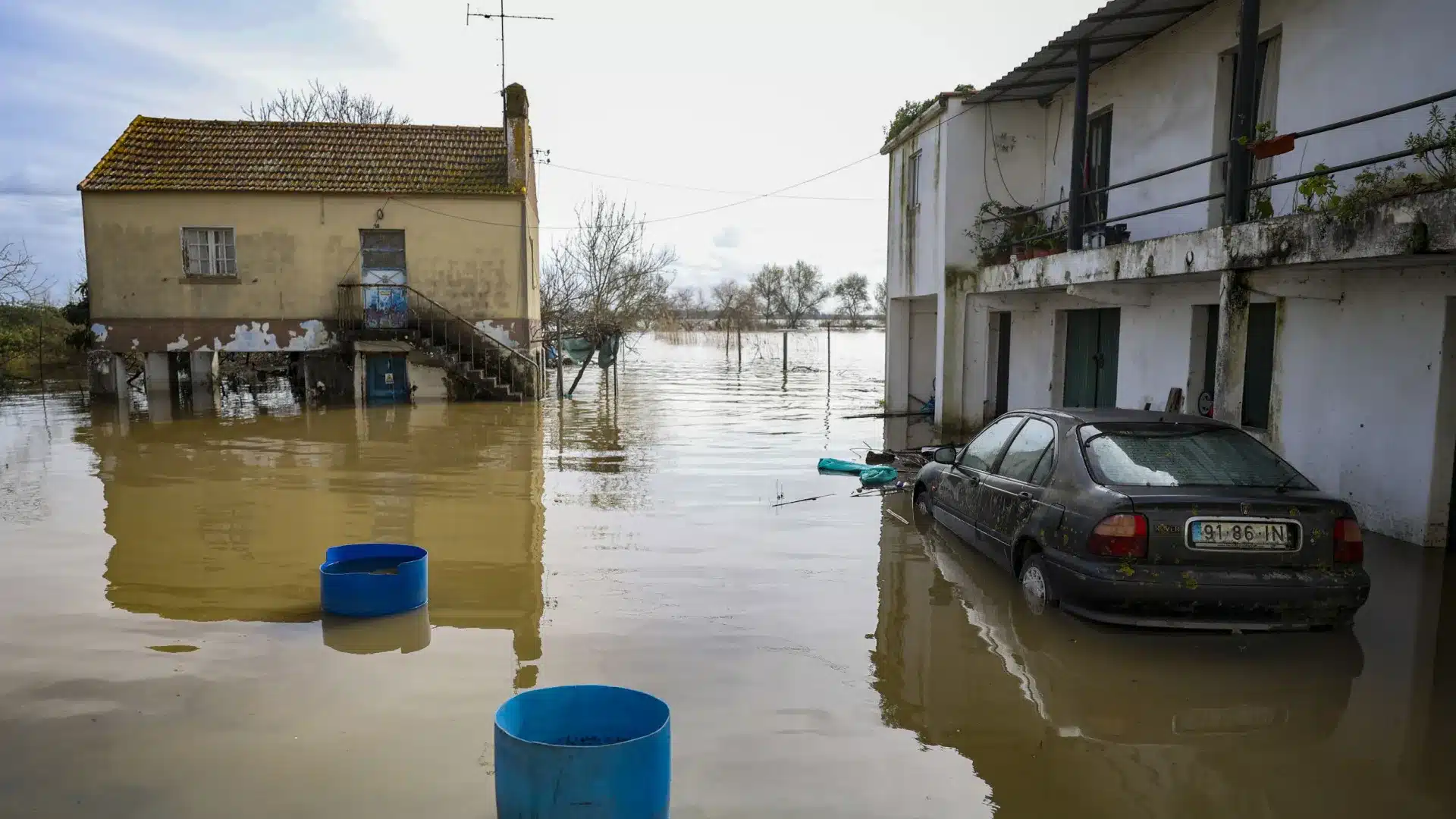 La série de tempêtes ne s'arrête pas lors des élections mais klaxonne au gouvernement.