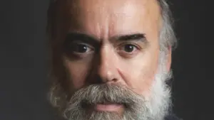 "La tentation est de percevoir l'homme en dehors de l'environnement politique, des télévisions."