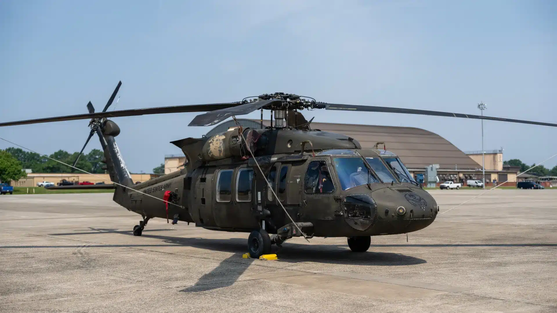 L'Armée de l'air reçoit le 6e hélicoptère destiné à la lutte contre les incendies.