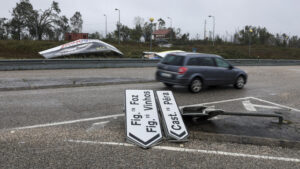 L'armée va monter des bâches sur des bâtiments délabrés de Figueiró dos Vinhos.