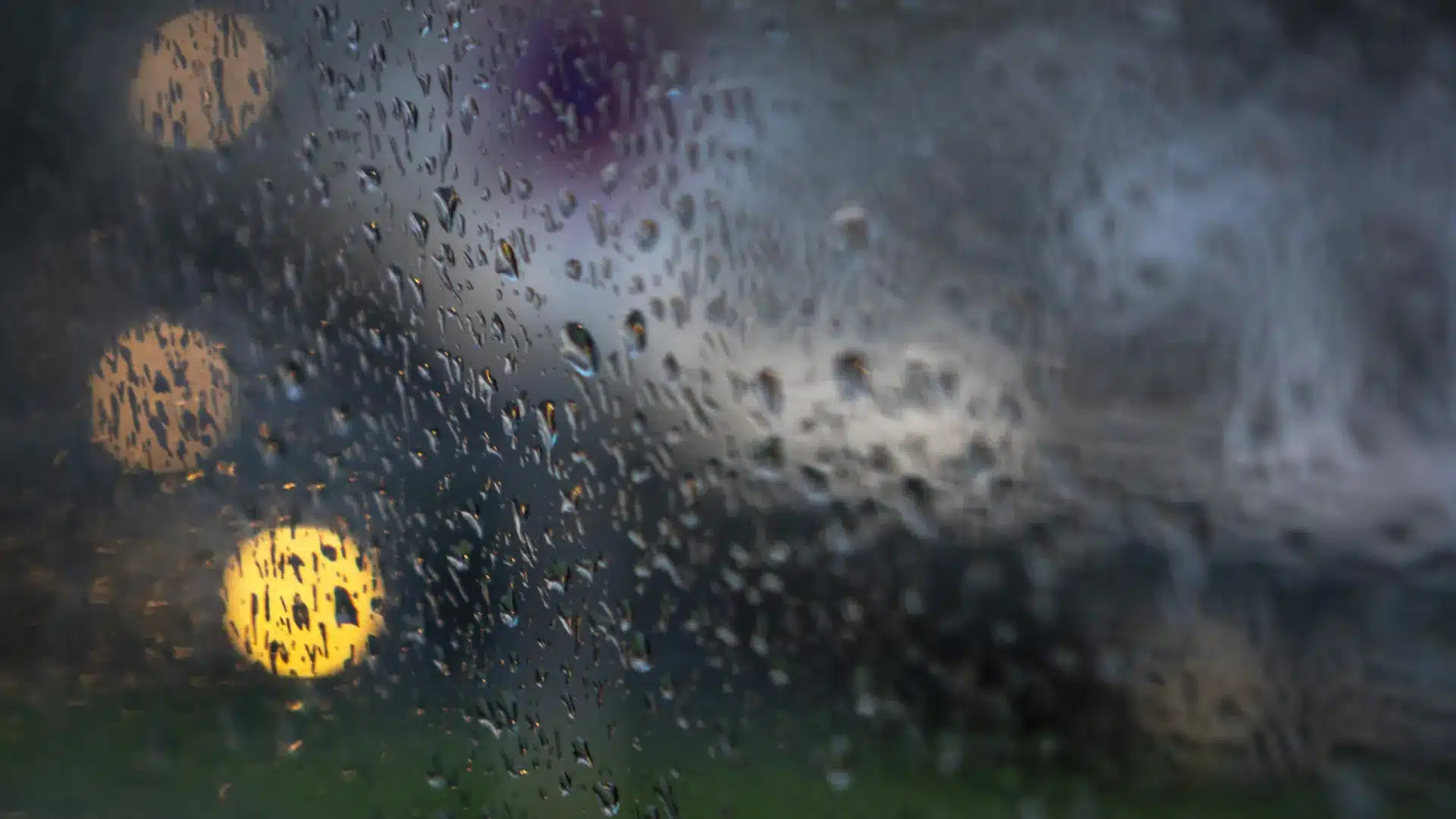 Le débordement de la rivière Coura oblige à couper les routes et le pont de Vilar de Mouros.