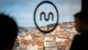 Le faux plafond de la station de métro du Héroïsme tombe à nouveau. Il n'y a pas de blessés.