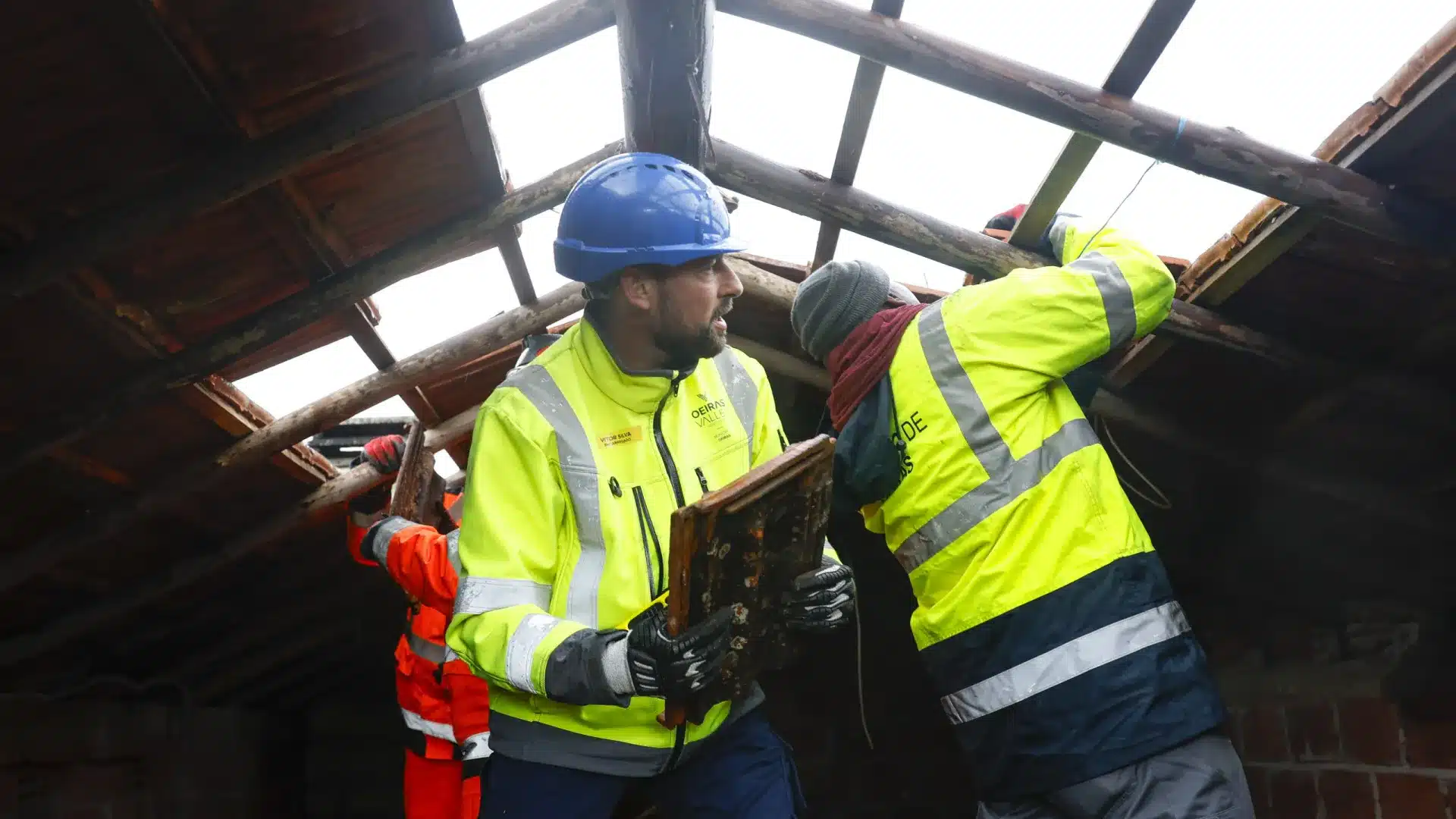 Le gouvernement demande aux émigrés du secteur de la construction de l'aider à la reconstruction.
