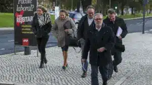 Le gouvernement se réunit avec les employeurs et l'UGT pour discuter des modifications à la législation du travail.