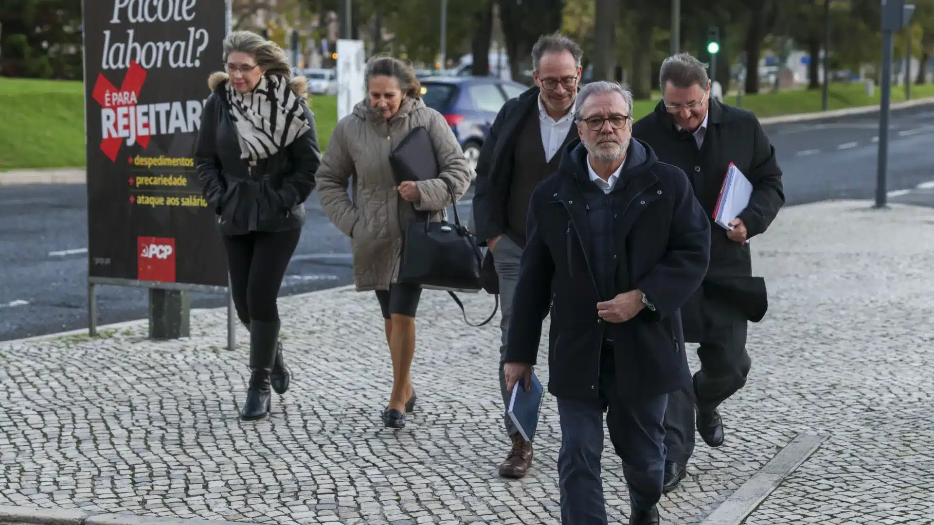 Le gouvernement se réunit avec les employeurs et l'UGT pour discuter des modifications à la législation du travail.