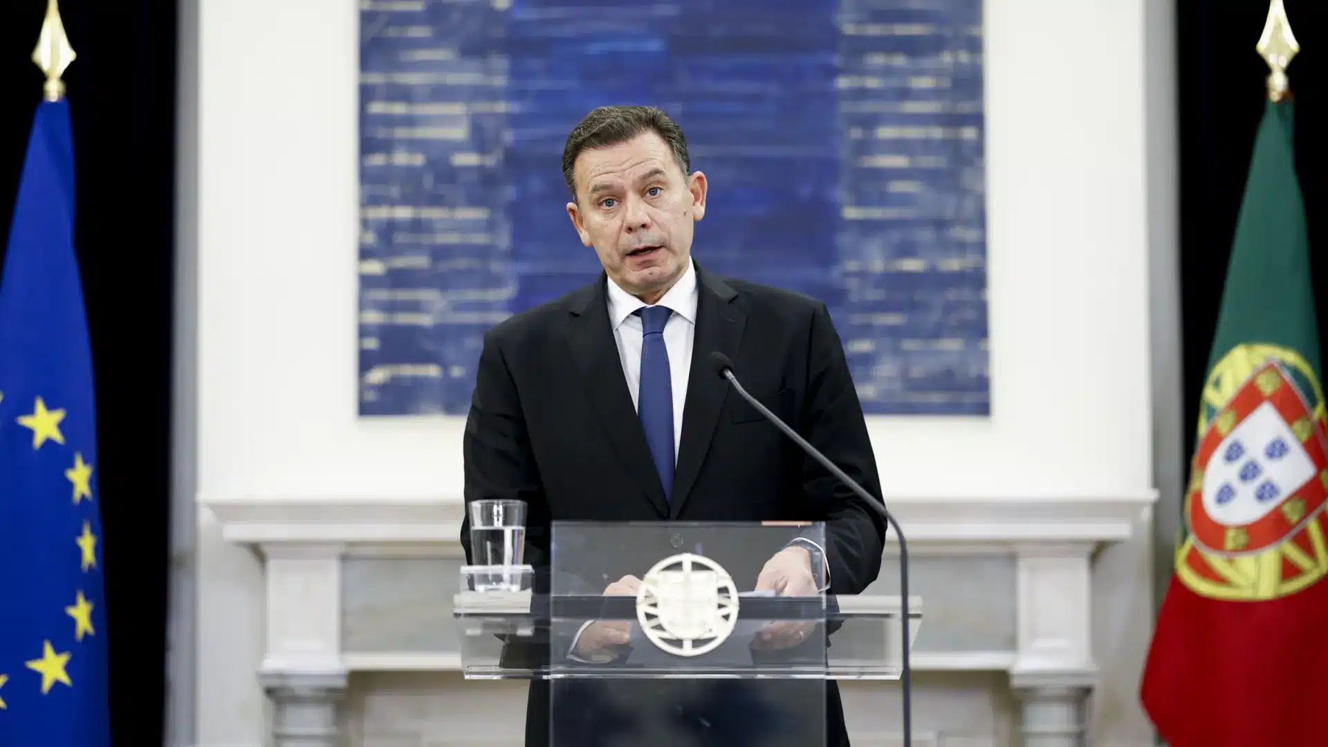 Le gouvernement soutient la reconstruction de maisons jusqu'à 10.000 euros (sans documentation).