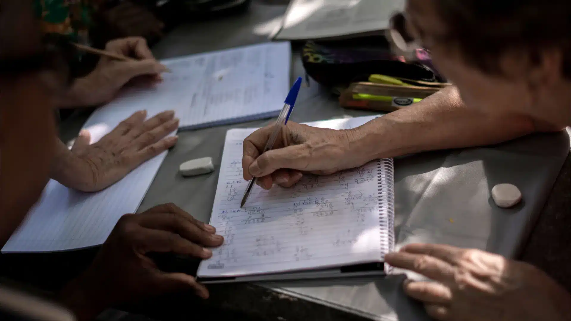 Le gouvernement va réviser le statut de l'enseignement du portugais à l'étranger.