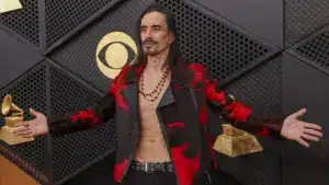 Le guitariste portugais Nuno Bettencourt remporte un Grammy pour sa performance dans "Changes".