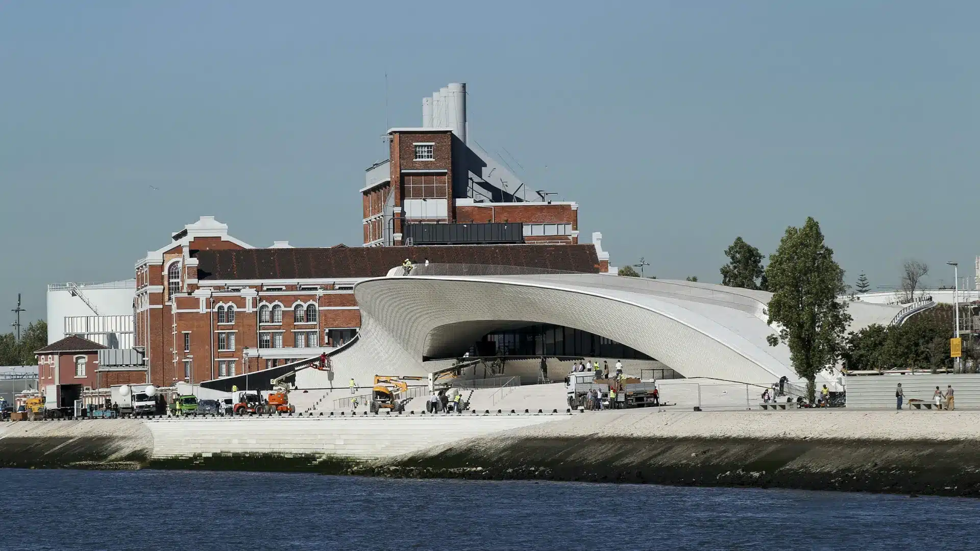 Le MAAT a fermé sa galerie pour travaux en raison du mauvais temps et reporte l'exposition.