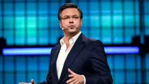 Le ministre critique la Cour des comptes pour s'immiscer dans les fonctions gouvernementales.