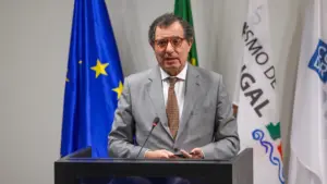 Le ministre de l'Économie écarte le "sur-tourisme" et la dépendance excessive.