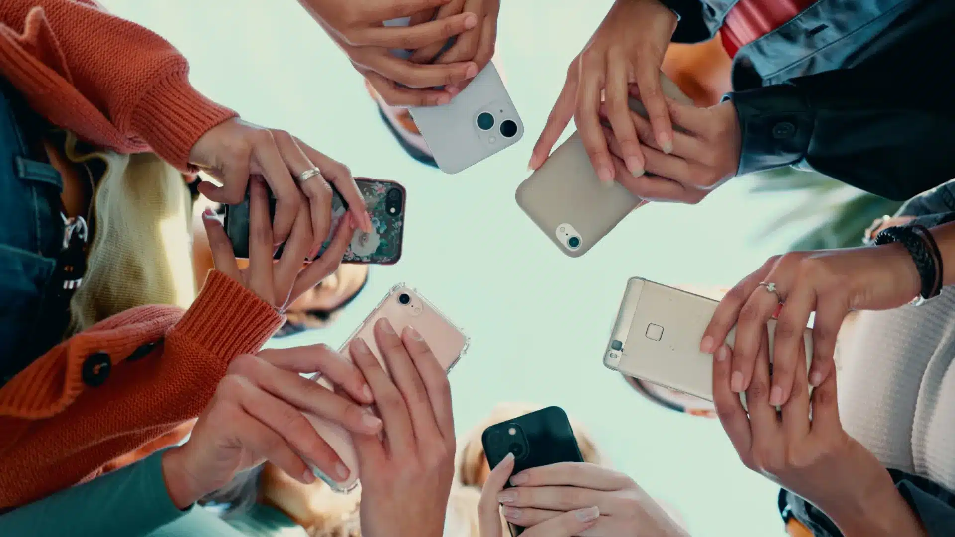 Le Parlement approuve la limitation de l'accès des mineurs aux réseaux sociaux.