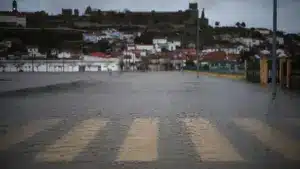 Le Premier ministre admet de nouvelles ruptures dans la digue près de Coimbra.