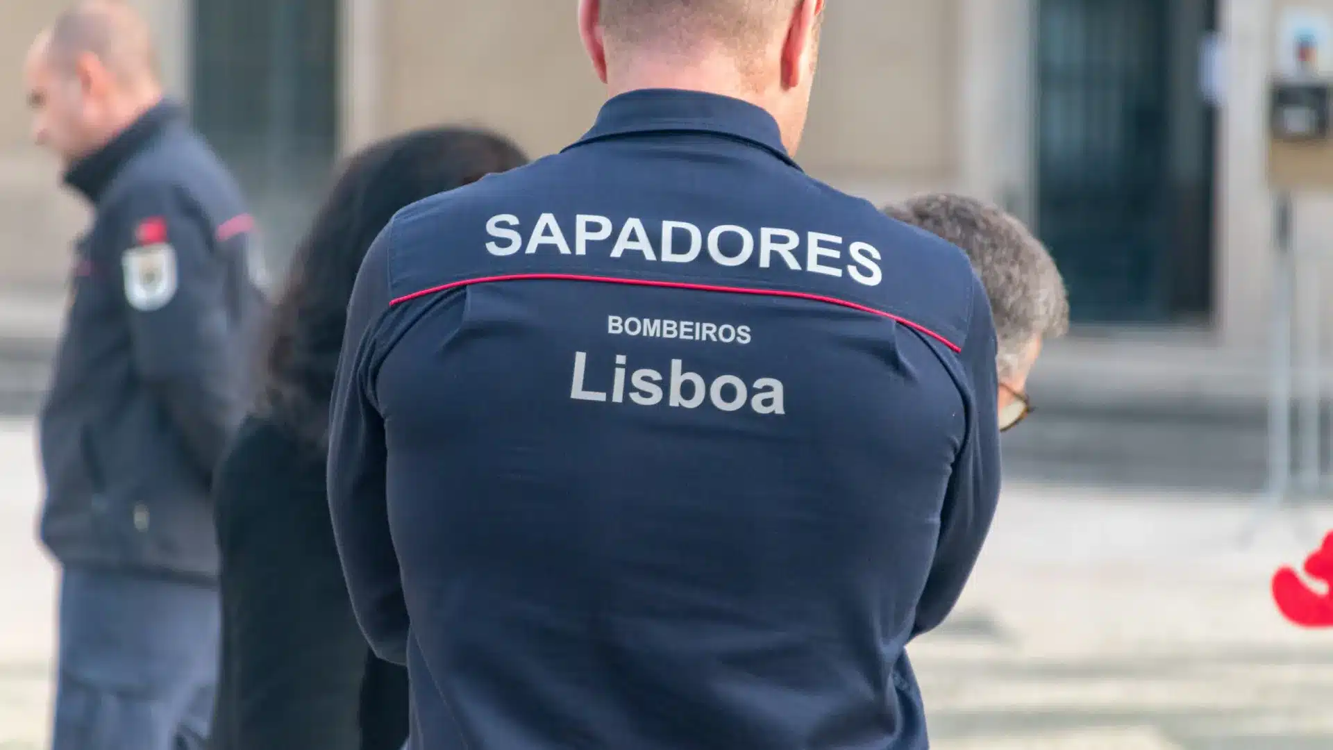 Le syndicat des pompiers professionnels alerte sur le "chaos dans le secours" à Lisbonne.