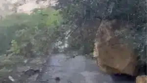 L'effondrement d'une falaise a presque isolé les habitants d'un quartier à Almada.